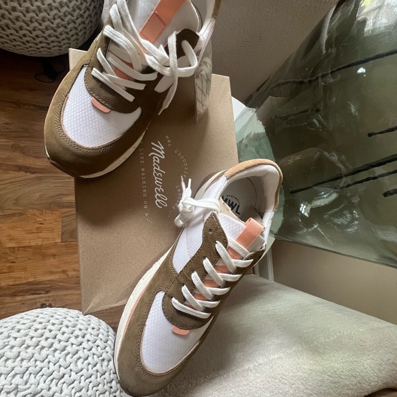 Size 10 BRAND NEW MADEWELL SNEAKERS! GREAT TO BE WORN WITH A PLEATED SKIRT - Picture 4 of 5